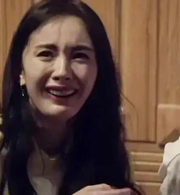 杨幂表情包苦笑