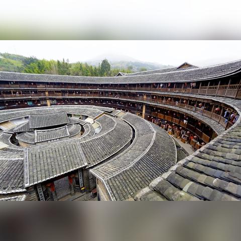 中国幅员辽阔，形成了如福建土楼，陕北窑洞，蒙古包等特色民居，你所知道的还有哪些？