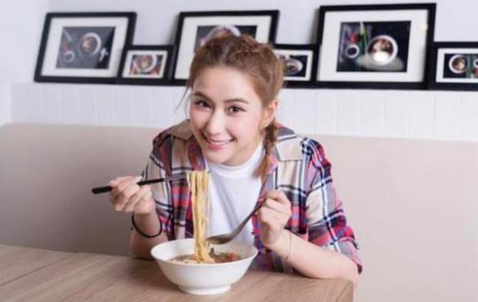 赌王女儿何超莲店铺经营惨淡，因疫情亏损上百万，身家过亿也求降租