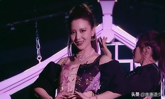 《浪姐》张萌四公出局，黄圣依五公成炮灰，为真“皇族”挡枪实惨