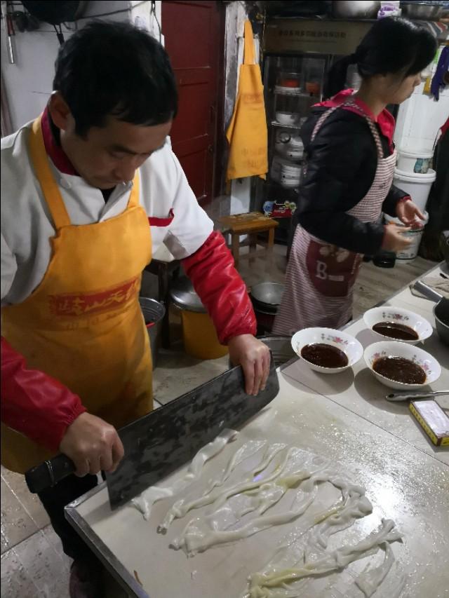 城固美食有什么（西安秦镇米皮宝鸡擀面皮汉中热米皮有什么区别）