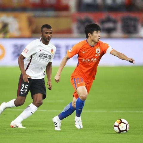 买足球的少年怎么称呼