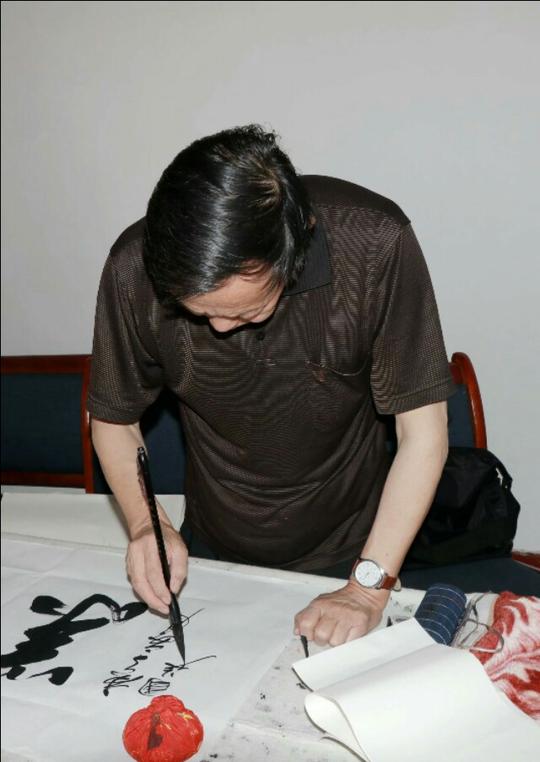 武威书画名家走进市残疾人就业创业培训扶贫基地挥毫泼墨