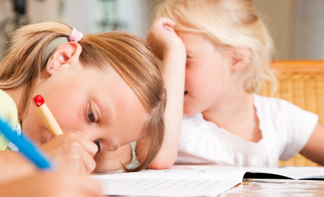 宝宝踢被子是因为热吗 宝宝踢被子是因为热吗