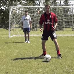 足球脚背内扣怎么练出来