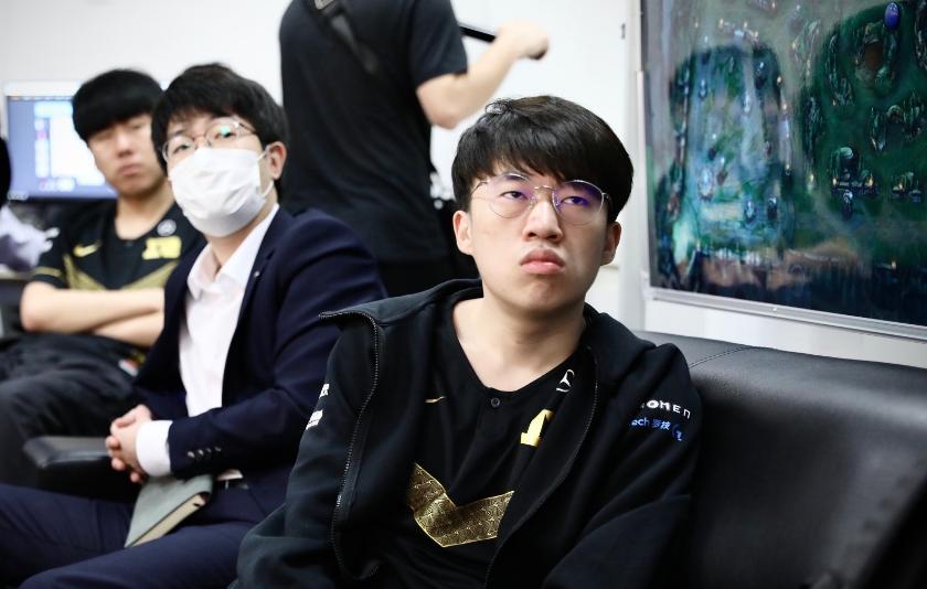 原神里怎么换出战角色（原神最强的对手触发任务条件）