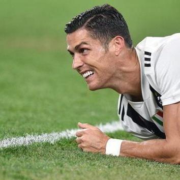 足球比赛最少多少人踢