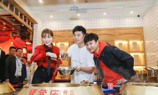 明星“创业”多赚钱，看看郑恺的火锅店，“答案”全暴露
