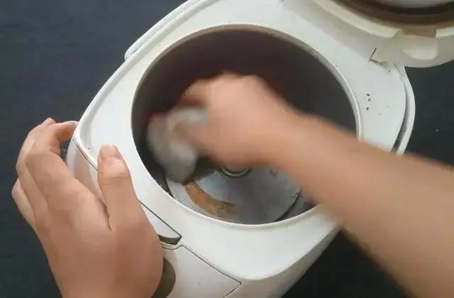 电饭煲做蛋糕凹陷的原因