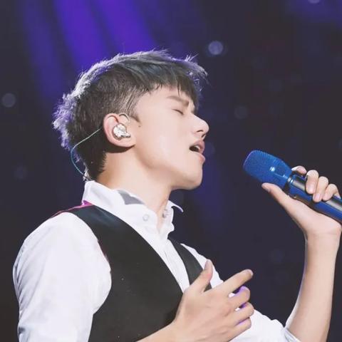 他的名字是什么用英语怎么说