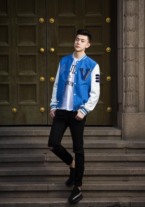 主播子豪在抖音开播，在线唱抒情韩语歌？粉丝：唱出不一样味道