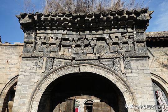 山西长治市唯一的单体仿仪门式砖瓦建筑，雕饰精美绝对罕见