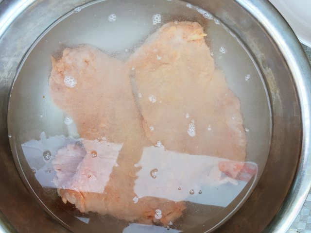 大街小巷最风靡的小吃炸鸡排的做法 大街小巷最风靡的小吃炸鸡排的做法