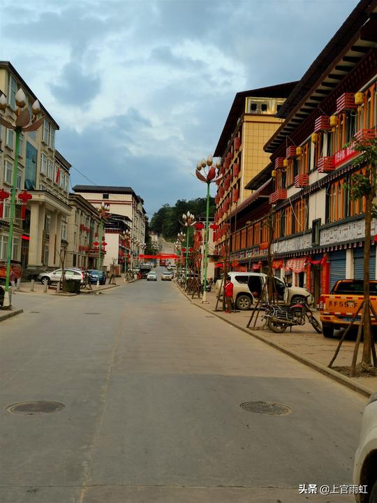 墨脱中国最后通公路的县，霸道做出租车，走最烂的路，看最美的景
