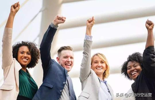 钱是人的胆，大家都觉得没钱会很惨