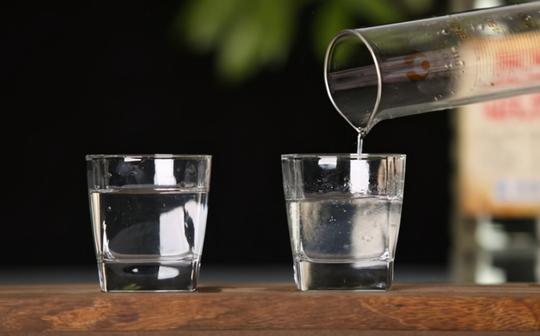 超市买白酒时，“打折区”的酒最好别碰，可能“酒厂员工”都不喝