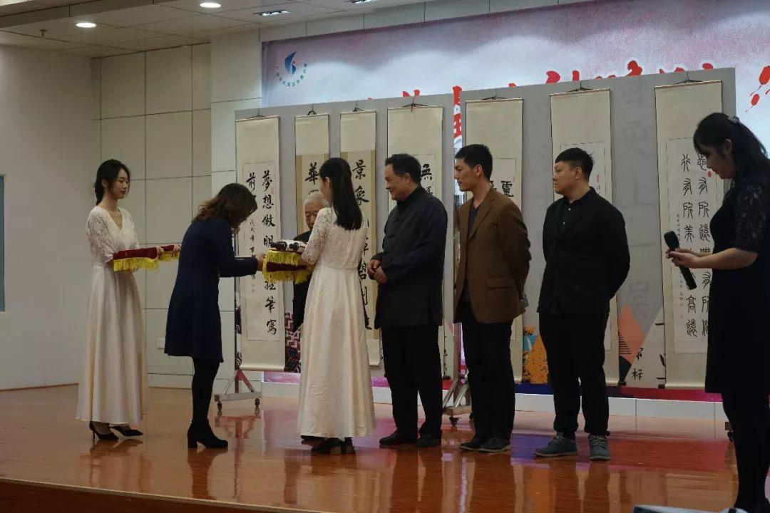 清天河有什么美食（尧山大峡谷漂流和天河哪个好玩）