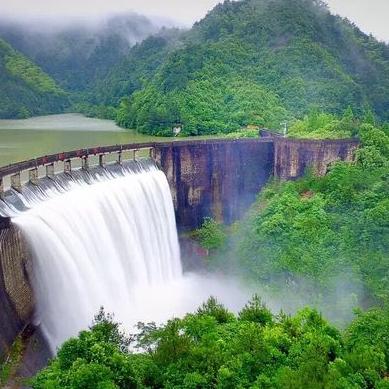 崛起山顶怎么跳上去