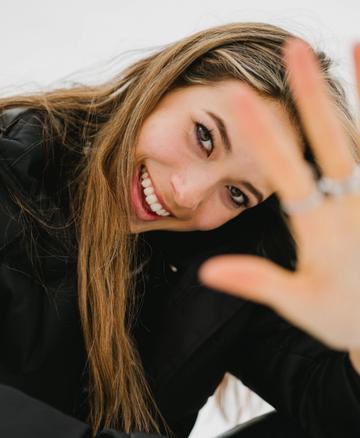 谷爱凌摔倒已不能走路