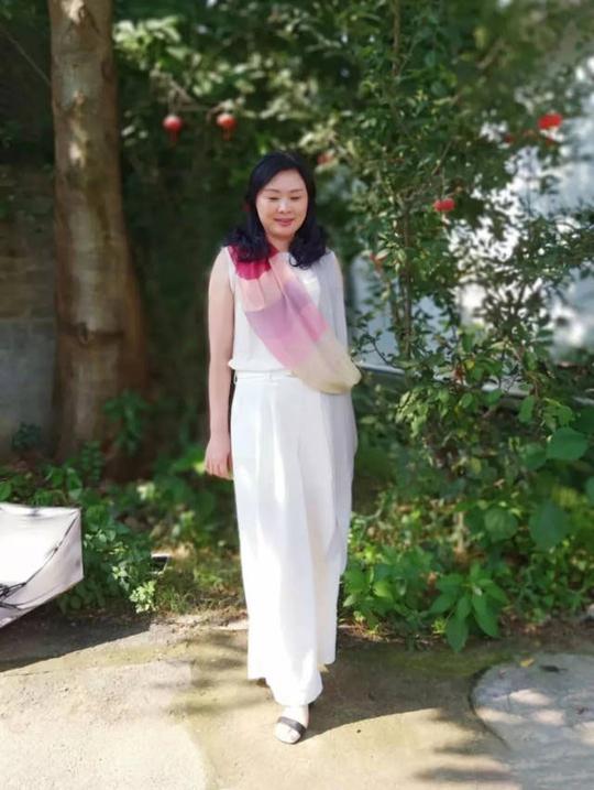 从卖花女到园林公司老总，人生大起大落，如今她靠卖股权保命