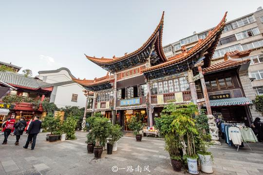 昆明三个冷门景点，石屏会馆古色古香，南强街巷像“火车集市”