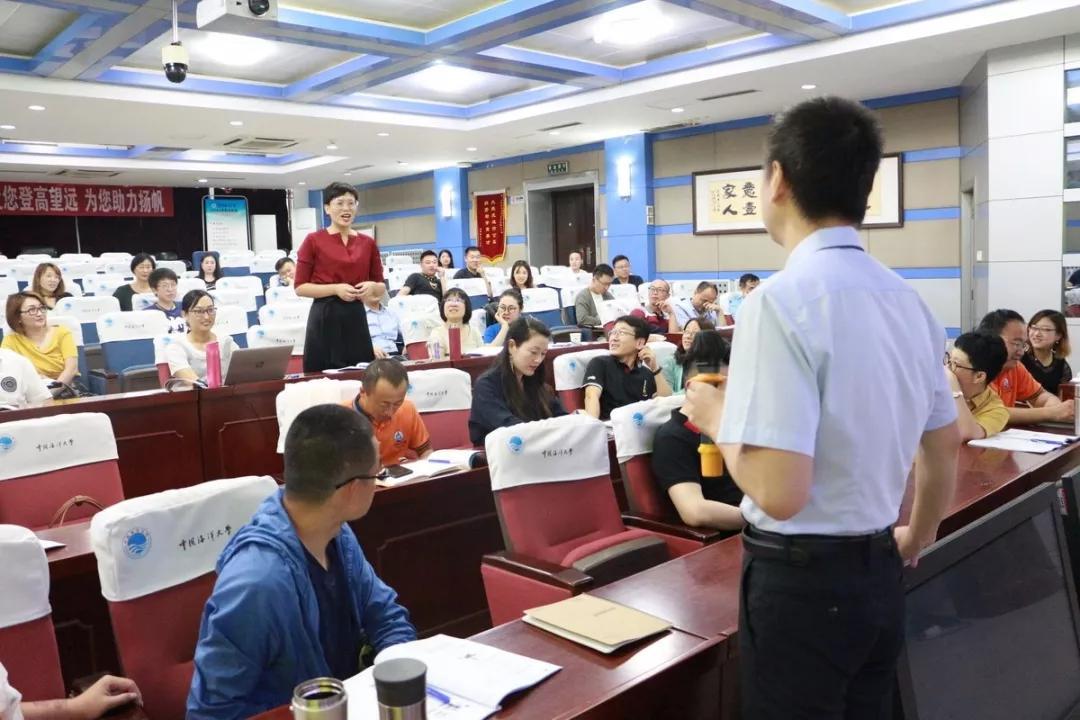 中国金融租赁公司股票短暂停牌，深度分析与市场反响