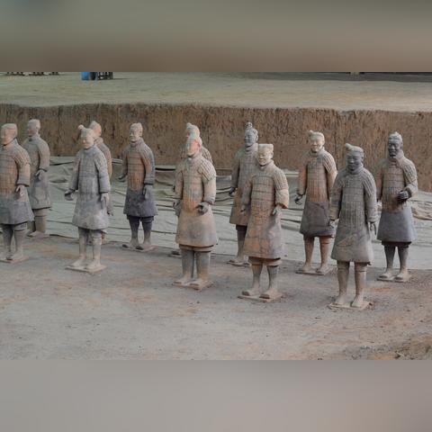 从西安怎么去兵马俑？好像在火车站坐车？
