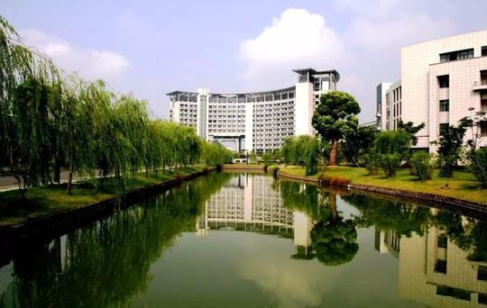 浙江这所大学“断档”很严重，录取位次狂跌6万，考生：后悔没报