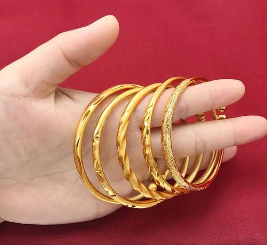 铂晶尔曼‖去金店买黄金首饰？这5个技巧帮你省大钱