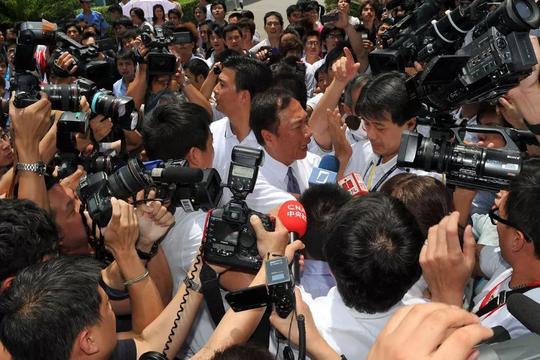 郭台铭从政出师未捷，网友：妈祖喊你回家做生意