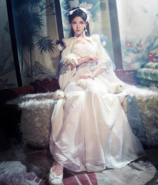 腐团儿只能甘拜下风，魔王这套cos，服装比她的要精致无数倍