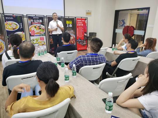 「创业故事」参加面食连锁外卖行业发展高峰论坛考察满意当天合作