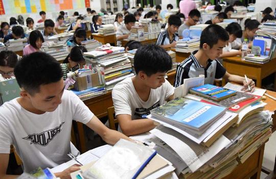 河南高考300分以下近20万人，沉默的低分大队，何去何从？