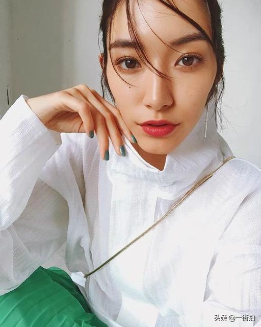 如何给小宝宝穿衣脱衣