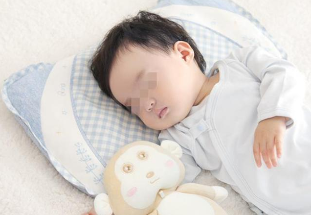 什么时候宝宝需要用枕头