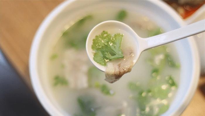 银川附近有什么美食（宁夏银川哪里有美食街）