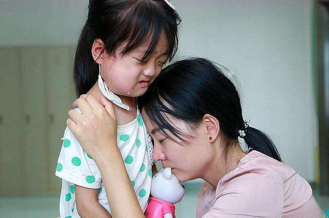 “你家孩子偷钱了”，当着孩子的面家长最好这样做，做错了伤害大