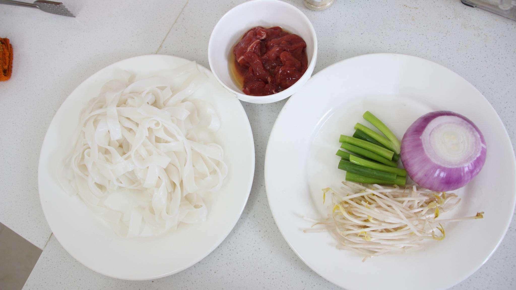 干炒牛河是什么地方的美食（牛河牛腩是什么）