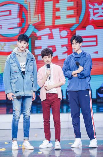 快乐大本营何老师评价于小彤是宝藏男孩看来他要火啊