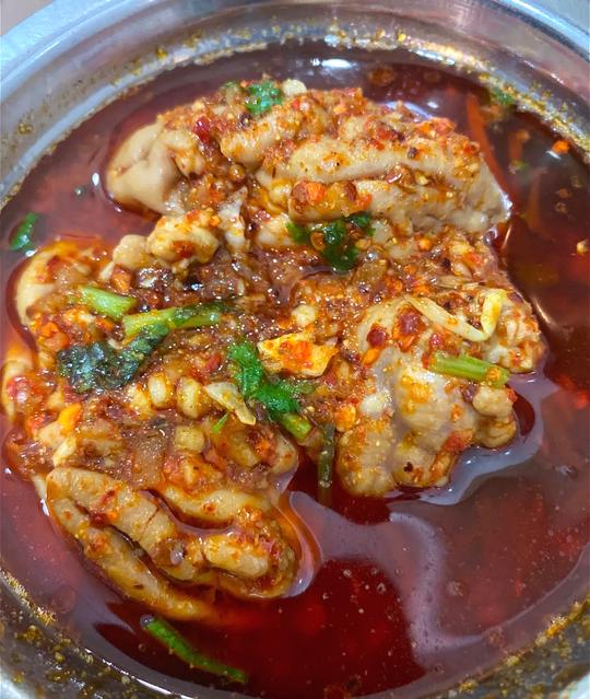 香辣醇厚、回味绵长！藏在小巷中的手提串串香！生意竟然如此火爆