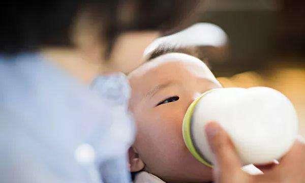 给宝宝冲配方奶粉的必用技巧