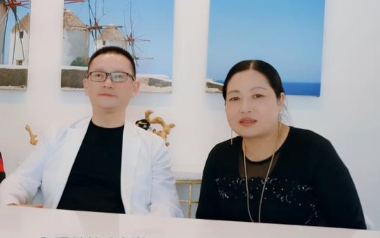 周震南富二代人设被曝作假，父母负债上亿，浪姐团综疑似受其牵连