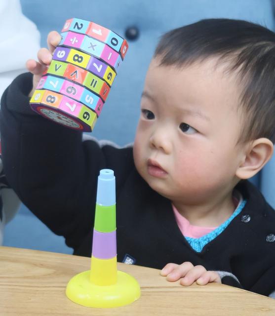 孩子喜欢自言自语正常吗
