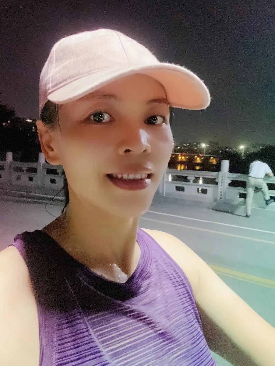 抖音為什么她總在第一位玩抖音時(shí)該如何定位自己的內(nèi)容 運(yùn)營百科