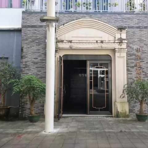 深圳市博物馆离哪个地铁站近？