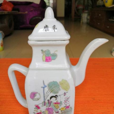 唐子桢瓷器能值多少钱？