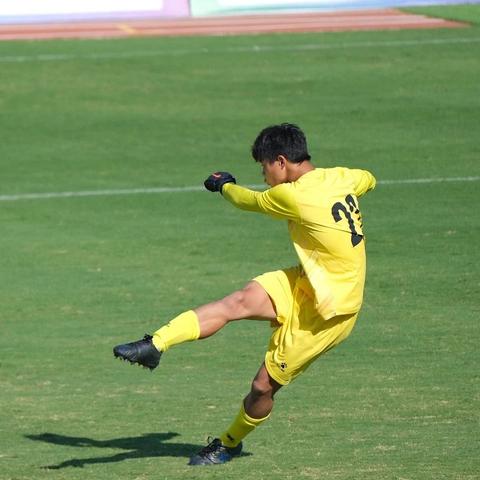 足球点球怎么踢高