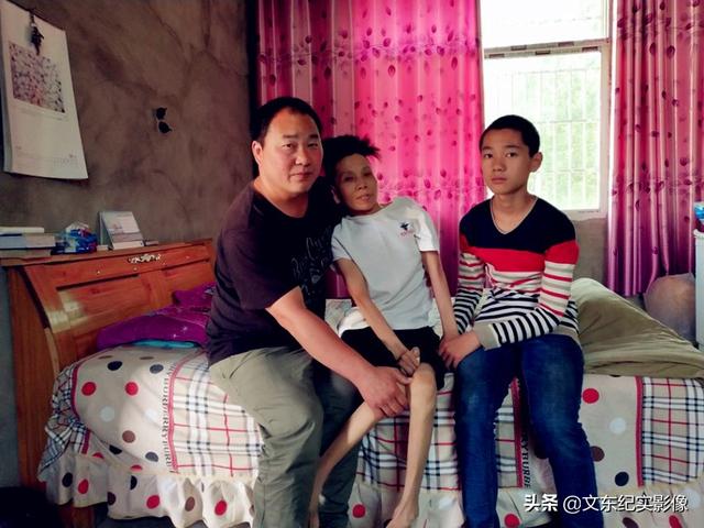 孩子和爸爸玩的开心的说说