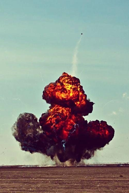 【绘画参考】蘑菇云等爆破场景的爆炸瞬间画面？（场景素材）