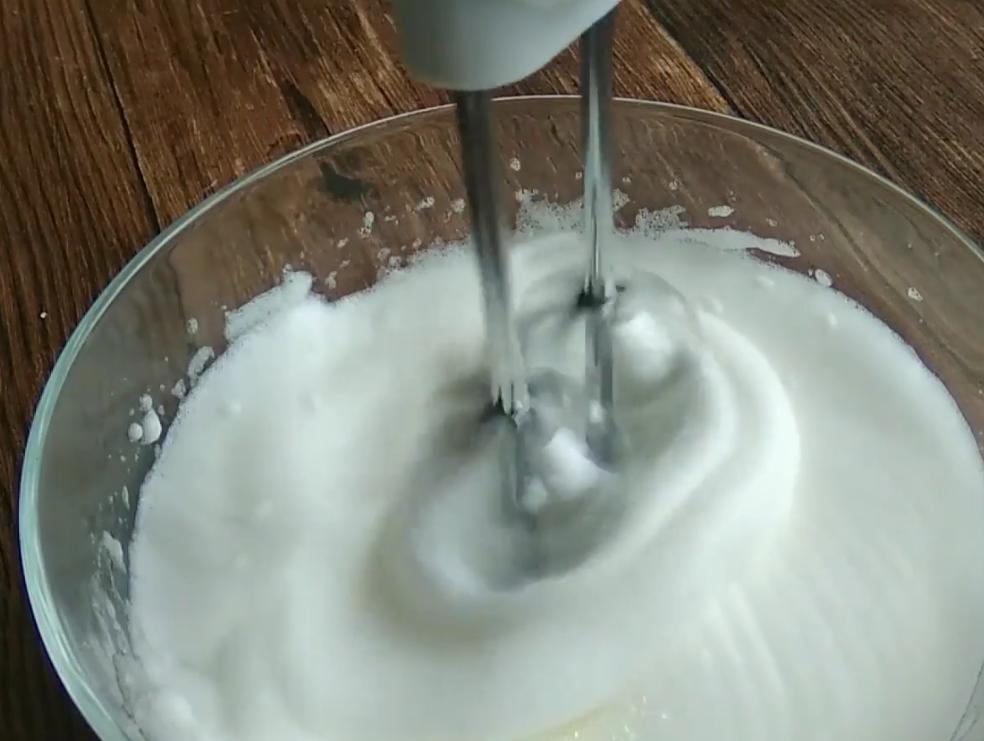 蛋清要怎么打成奶油(奶油只用蛋清和白糖可以吗)